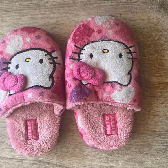 Hello Kitty pajama bundle with Robe, Slippers and Fleece PJ sleeping shorts - Picture 4 of 12